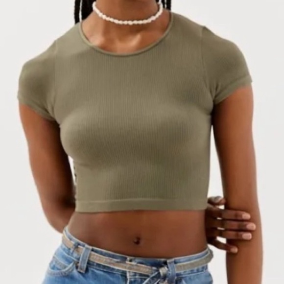 Urban Outfitters Out from Under olive green ribbed crop short sleeve top - XS/S - Picture 1 of 5